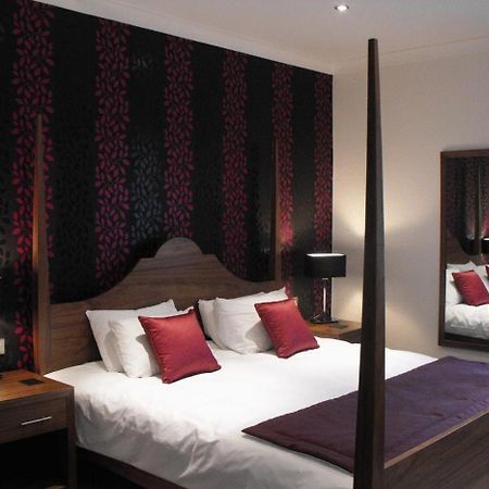 The Boleyn Hotel Staines-upon-Thames Екстер'єр фото