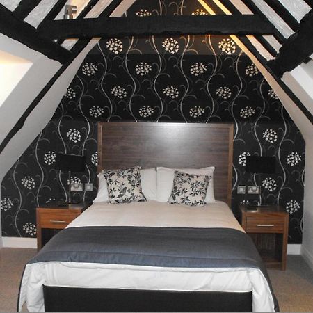 The Boleyn Hotel Staines-upon-Thames Екстер'єр фото