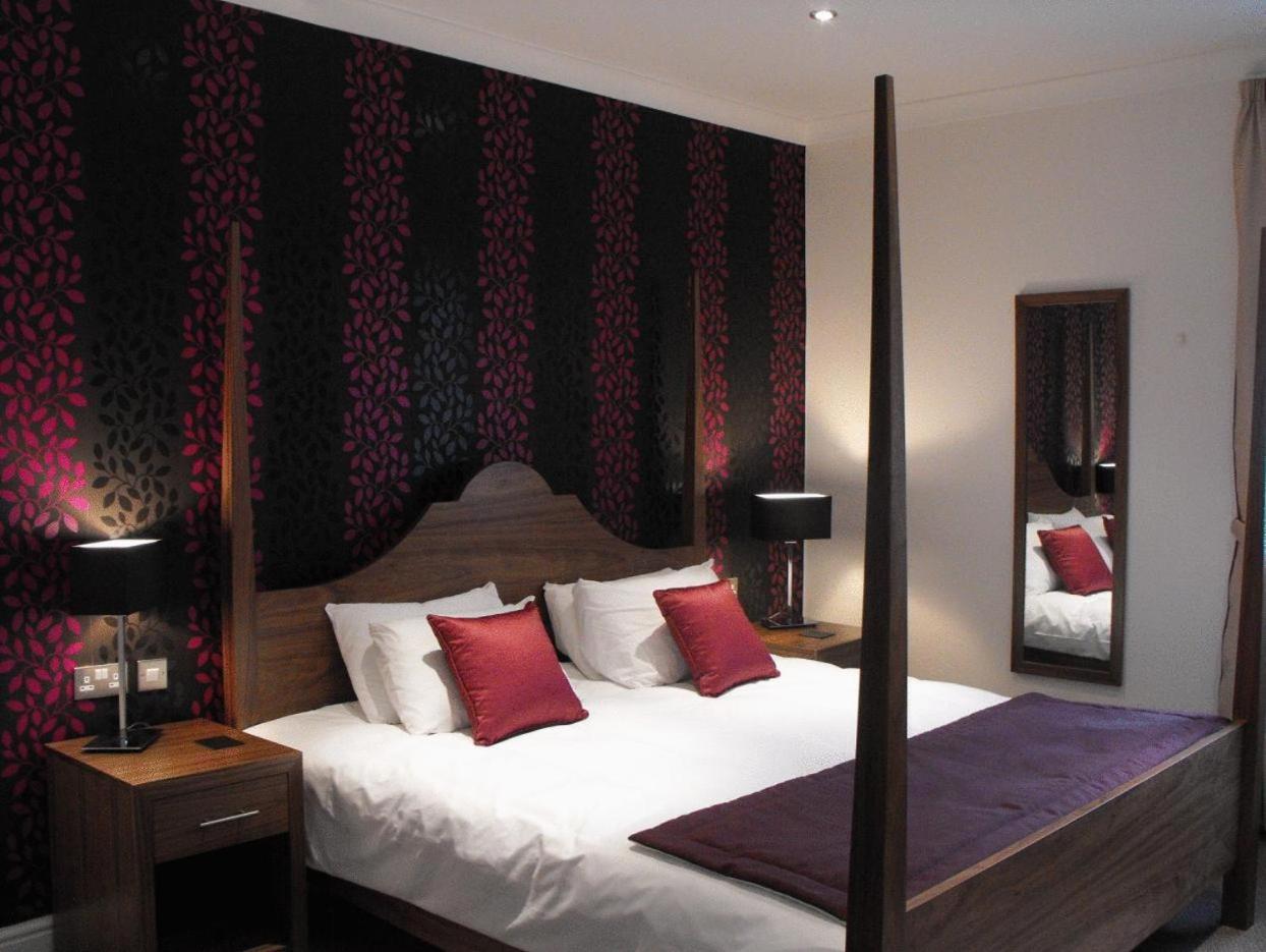 The Boleyn Hotel Staines-upon-Thames Екстер'єр фото