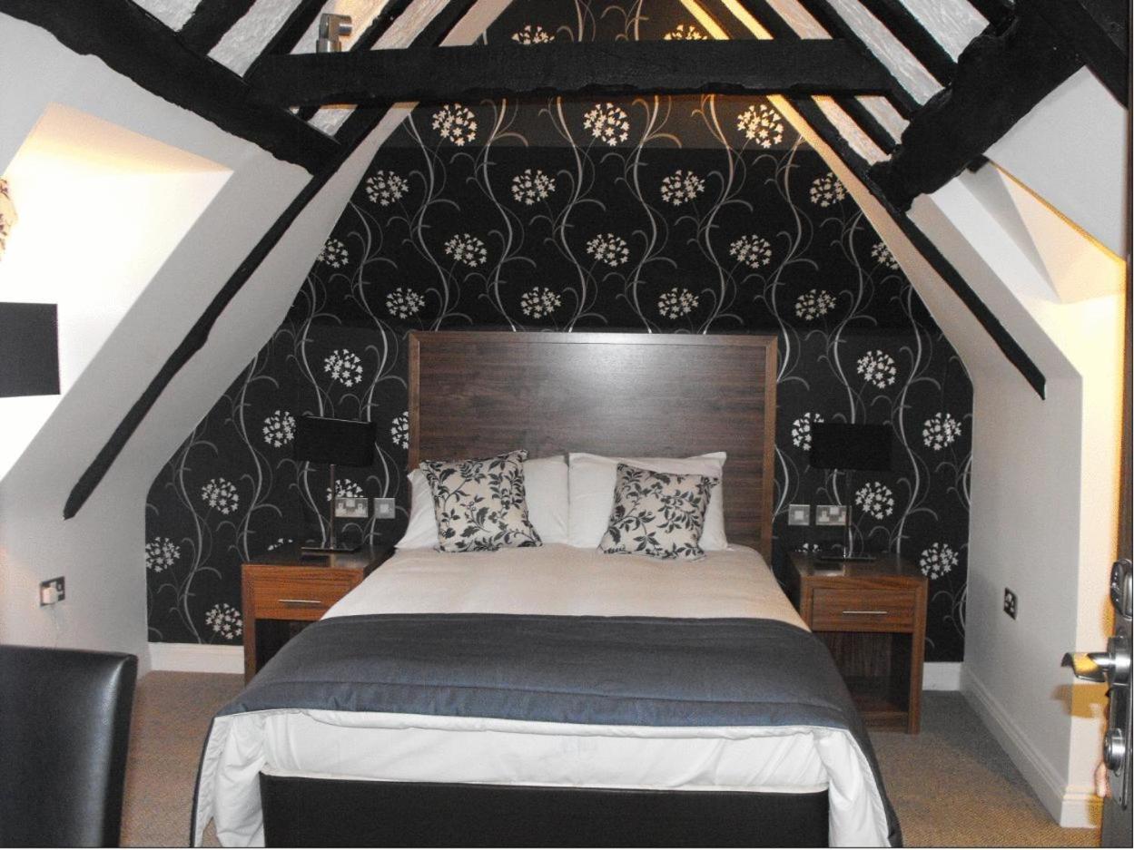 The Boleyn Hotel Staines-upon-Thames Екстер'єр фото