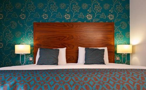 The Boleyn Hotel Staines-upon-Thames Екстер'єр фото
