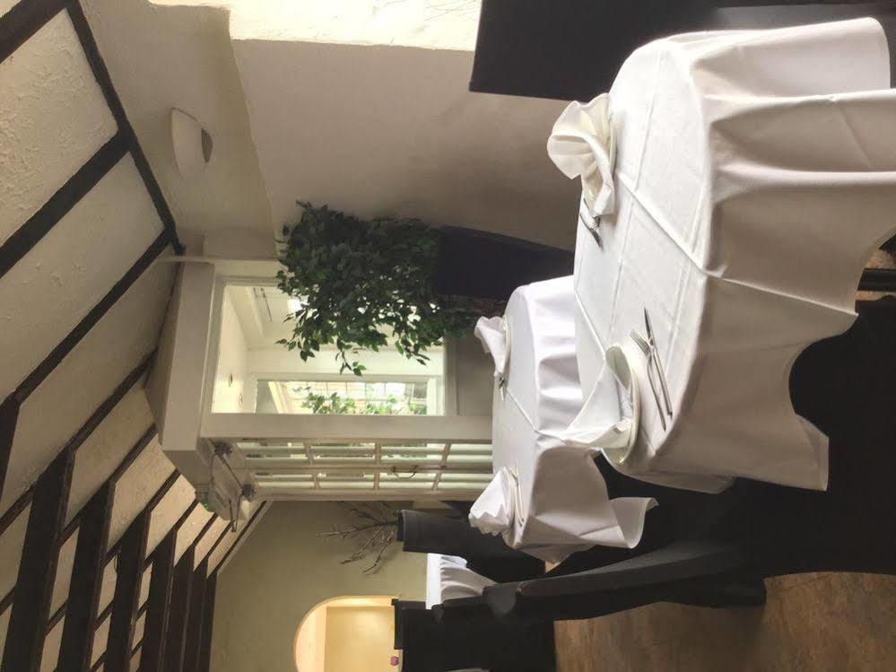 The Boleyn Hotel Staines-upon-Thames Екстер'єр фото