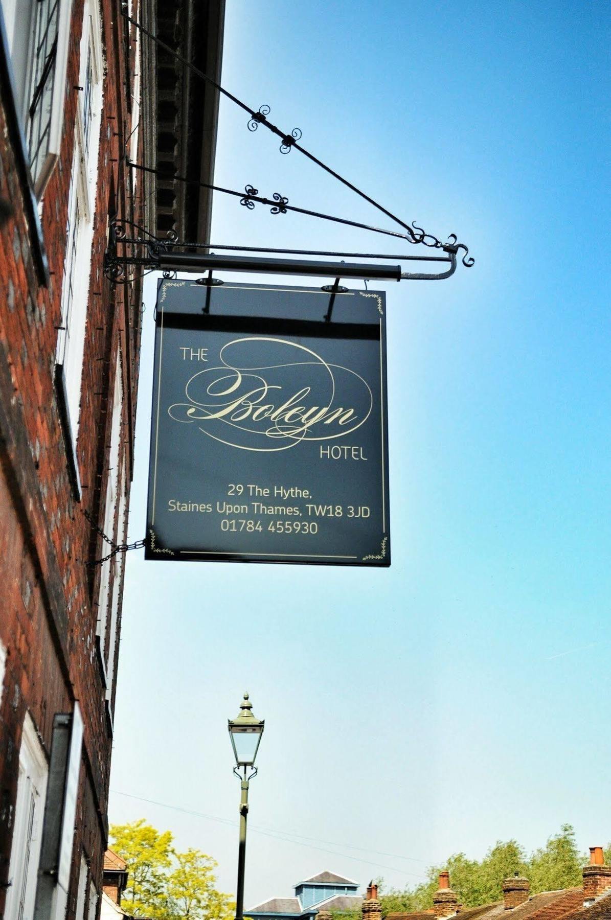 The Boleyn Hotel Staines-upon-Thames Екстер'єр фото