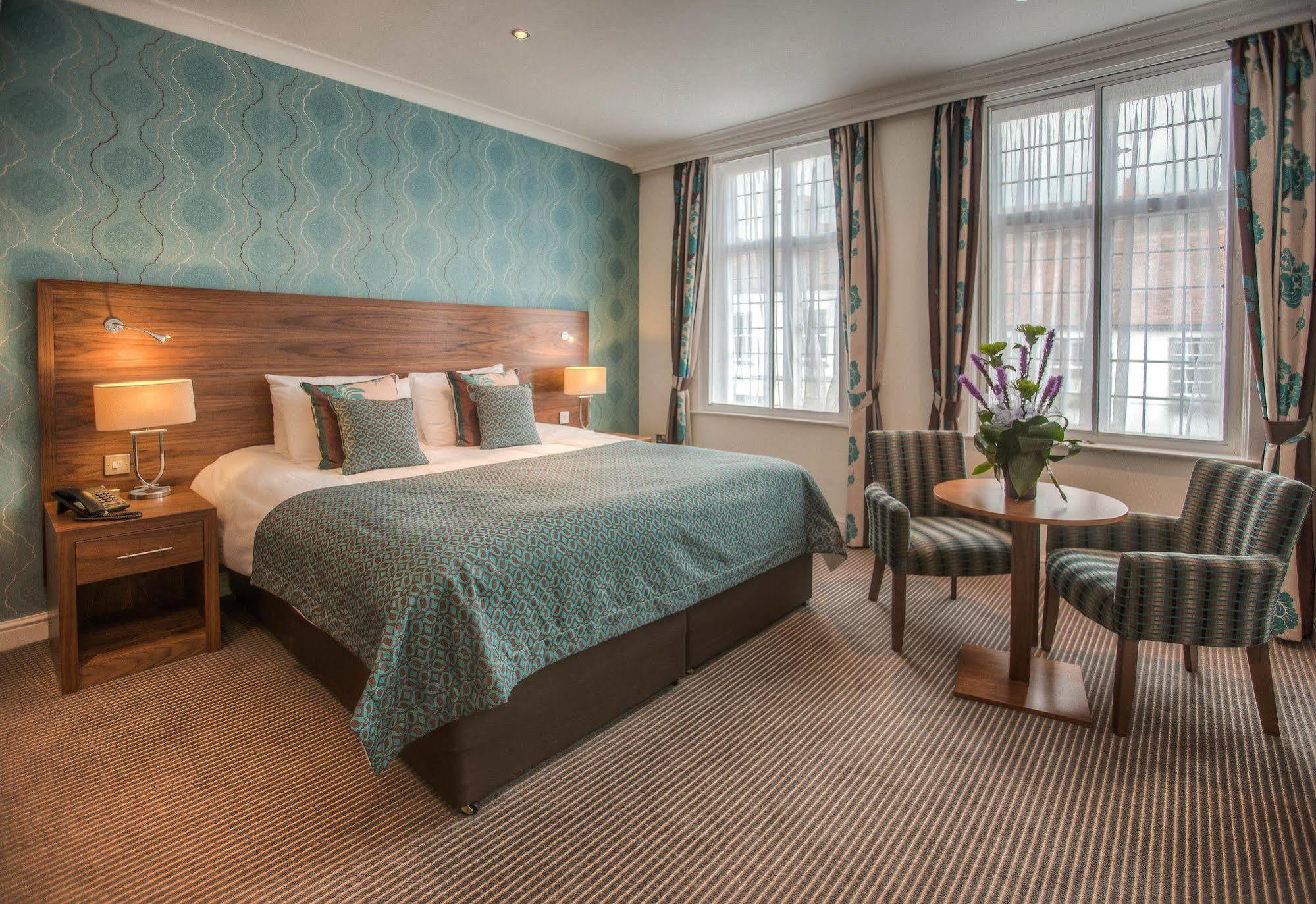 The Boleyn Hotel Staines-upon-Thames Екстер'єр фото