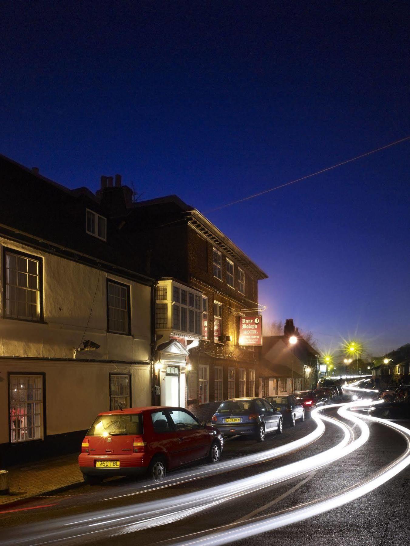 The Boleyn Hotel Staines-upon-Thames Екстер'єр фото