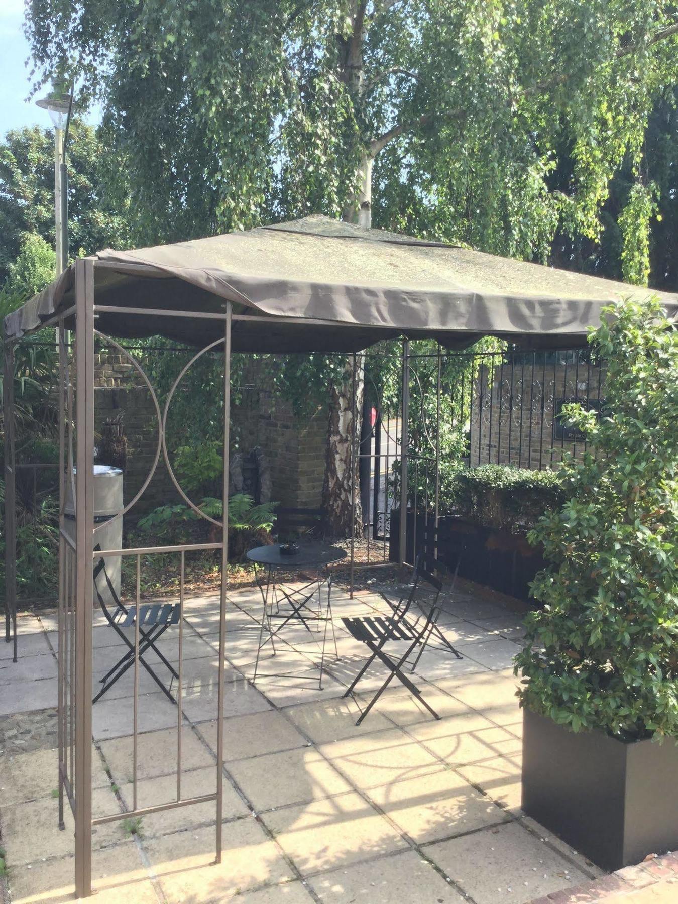 The Boleyn Hotel Staines-upon-Thames Екстер'єр фото