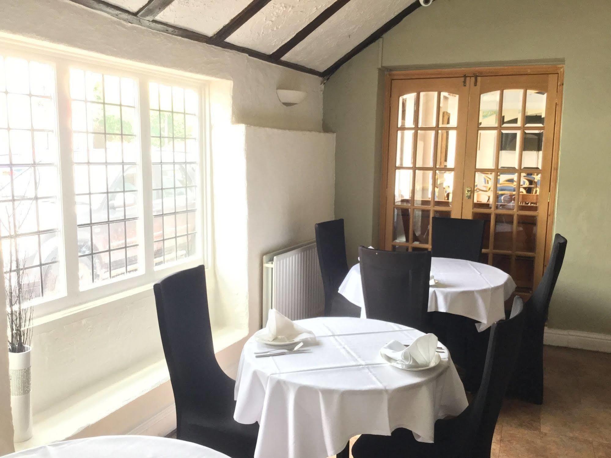The Boleyn Hotel Staines-upon-Thames Екстер'єр фото