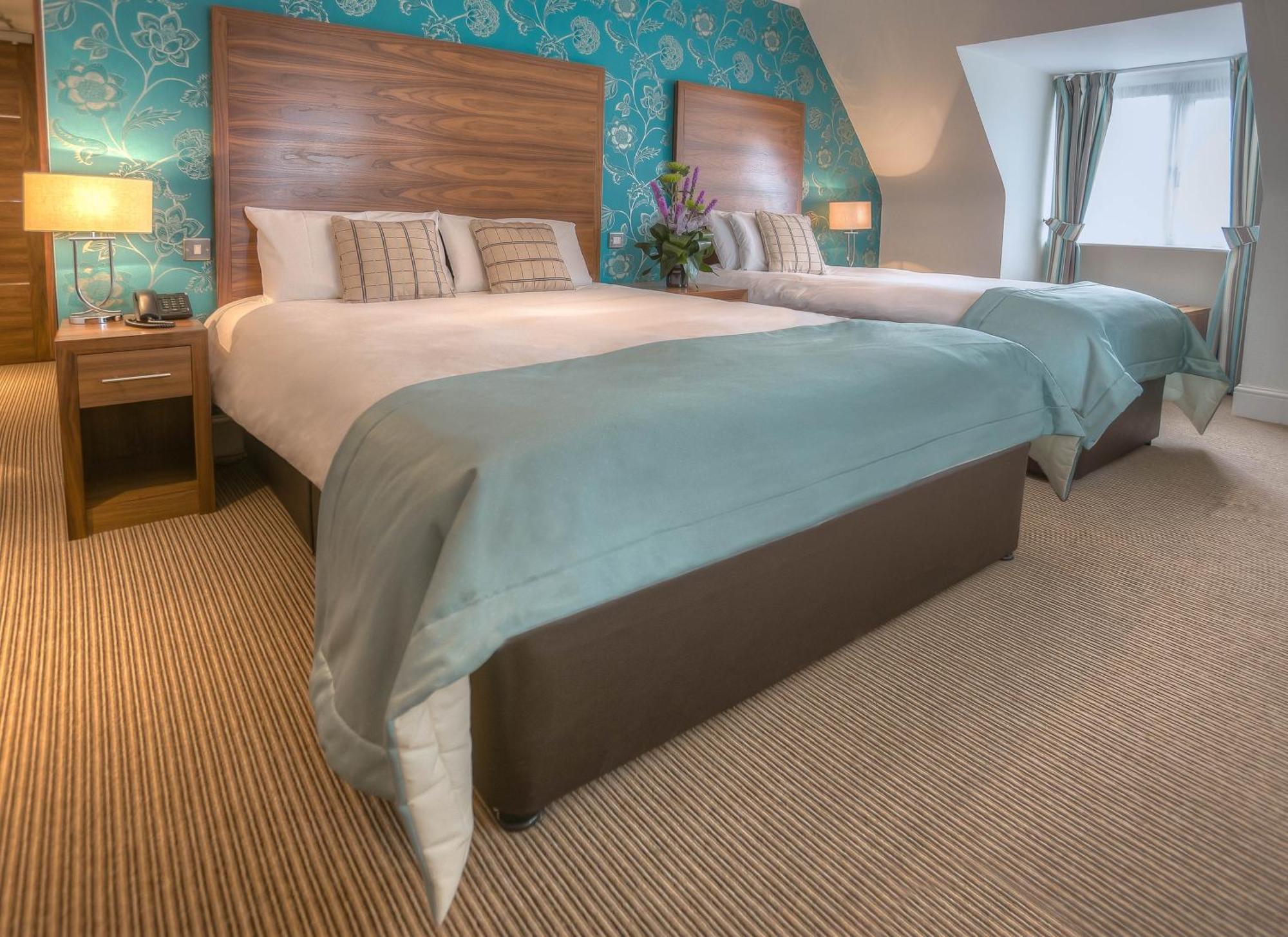 The Boleyn Hotel Staines-upon-Thames Екстер'єр фото